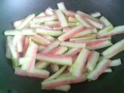 スイカの皮とアサリの炒め物の作り方：8