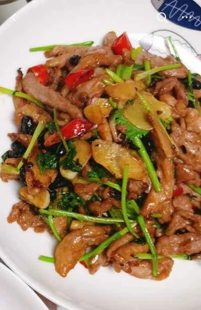 スパイシーな細切り豚肉のレシピ