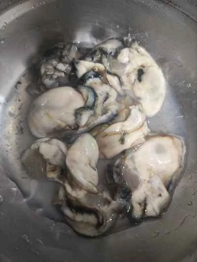 牡蠣オムレツの作り方：1