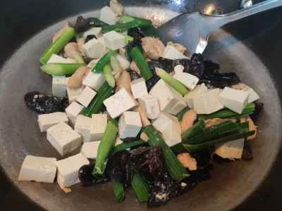 キクラゲと木綿豆腐を使った鶏胸肉の煮込みの作り方：8