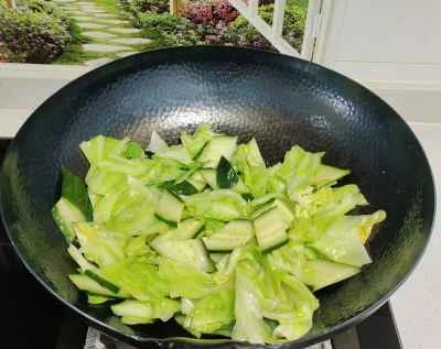 キャベツとキュウリのスライス炒めの作り方：5