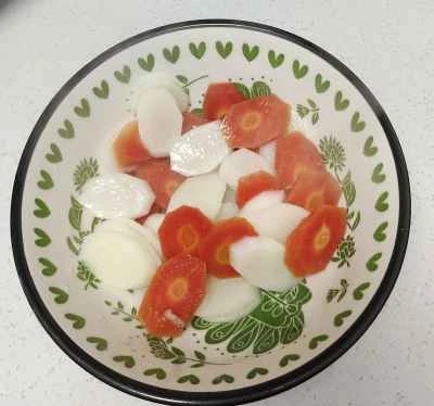 山芋、ニンジン、赤ピーマンの炒め物の作り方：2