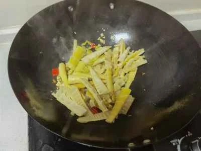 たけのことピーマンの漬物炒めの作り方：4