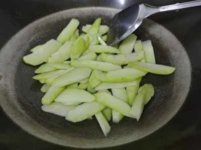 牛肉とチャヨテの炒め物の作り方：5