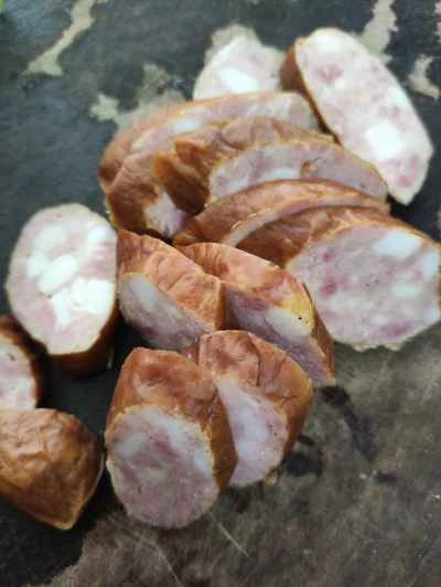 ハルビン赤ソーセージとセロリの炒め物の作り方：1