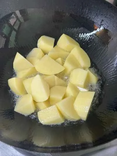 牛テールの煮込みとジャガイモの作り方：10