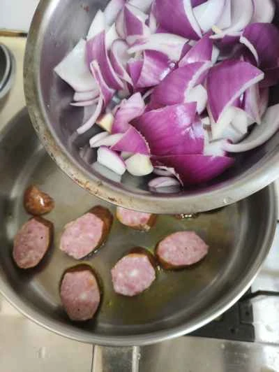 玉ねぎ入りソーセージ炒めの作り方：4