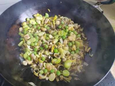 たけのことそら豆と高菜の漬物の炒め物の作り方：7