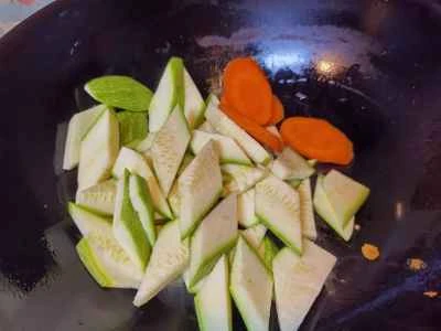 ズッキーニと卵の炒め物の作り方：3