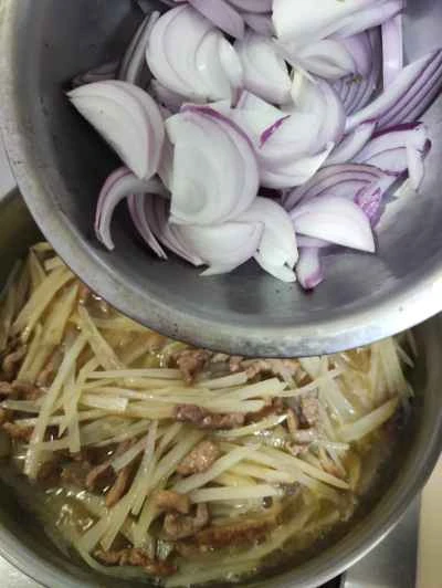 細切り豚肉とジャガイモと玉ねぎの炒め物の作り方：7