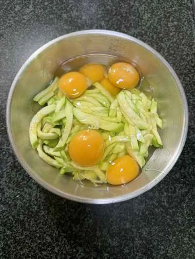 ズッキーニオムレツの作り方：3