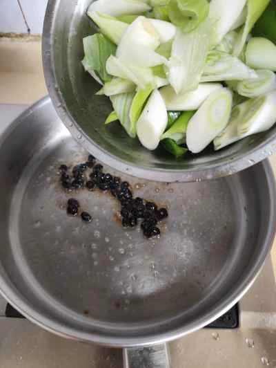 ネギと黒豆の炒め物の作り方：4