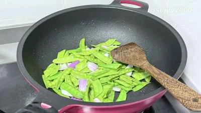 イカとスナップエンドウの炒め物の作り方：8