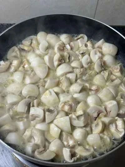 乾燥キノコ入りチキンのソテーの作り方：12