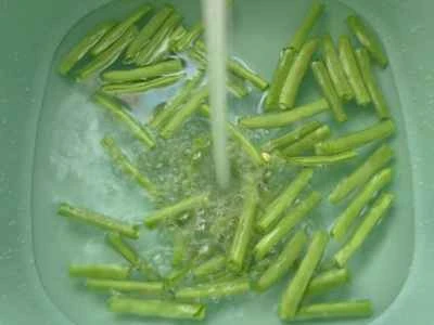 シーフード、きのこ、漬物、インゲンの炒め物の作り方：2