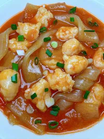 トマトとエビのペーストを使ったライスヌードルのレシピ