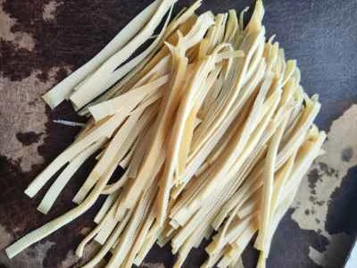 玉ねぎと豆腐の皮の炒め物の作り方：2