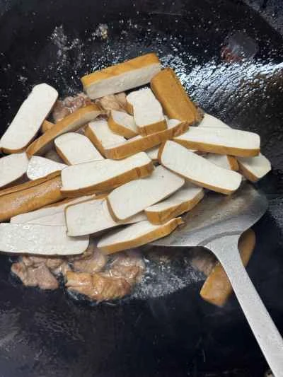 豚肉とニラと干し豆腐の炒め物の作り方：6