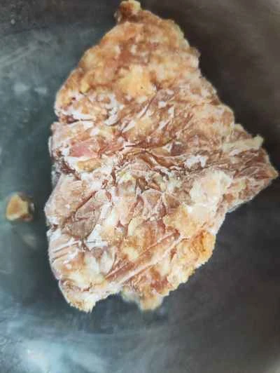 千切りニンジン、ジャガイモ、ひき肉の炒め物の作り方：3