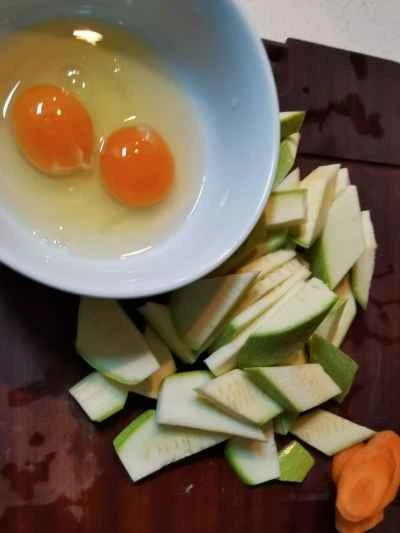 ズッキーニと卵の炒め物の作り方：1